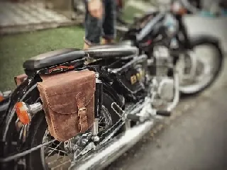 Những mẫu túi da cho xe moto và túi bình xăng cực chất